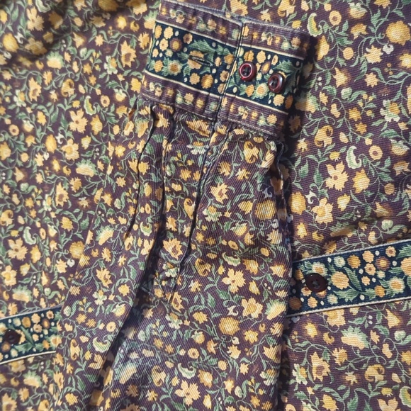 St Johns Bay Floral button up Medium - Picture 5 of 7